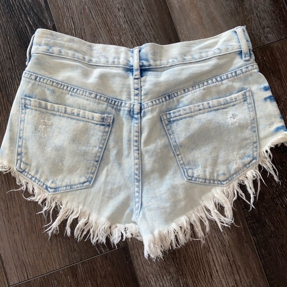 Bleach wash Bullhead jean shorts - Picture 2 of 3